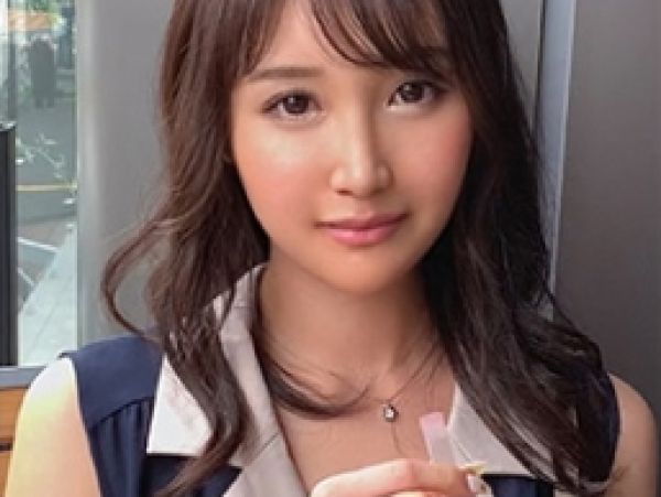 【スレンダー美尻お姉さんの淫らな夜】『あんっ…奥まで当たってる…』清楚な見た目とは裏腹に、エロキスで男を誘惑！華奢な体を激しく突かれ、膣奥で感じる姿は必見！猛烈ピストンでアクメ顔を晒す！♡
