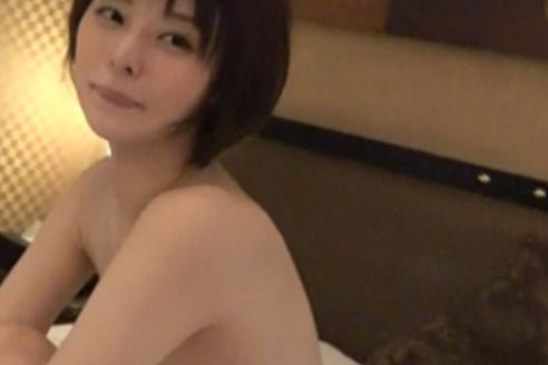 【微乳お姉さんの濃厚エロ】『気持ち良すぎる…』スレンダー美乳お姉さんとヤバいセックス！ハメ撮りで本気汁垂れまくりの敏感ボディを激しく責めまくる、逆におっぱい小さめがエロすぎる！