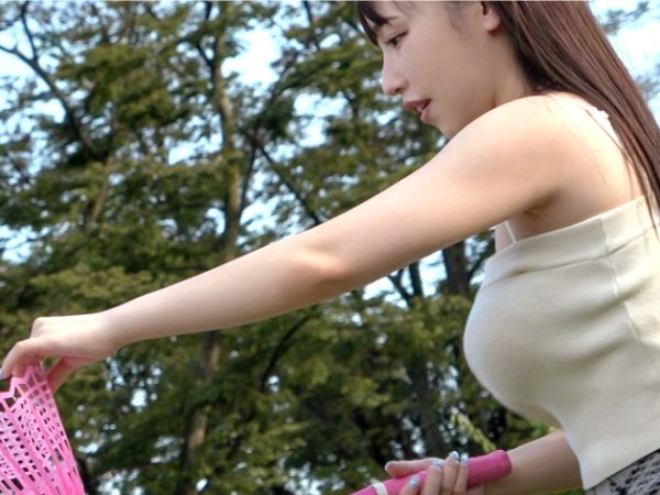 【爆乳素人Jカップ】デカ乳美女が激しく揺れる！バック・立ちバック・騎乗位でイキ乱れ、フェラも甘々パイズリも超絶エロい！ド迫力おっぱいで男を翻弄する淫乱プレイ！
