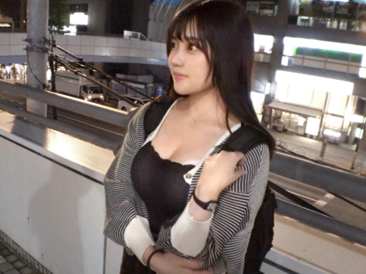 【色白巨乳ムスメの悶絶プレイ】敏感なワレメを激しくピストン！巨乳を揺らしながら膣内を刺激され、とろとろに感じちゃう！激しすぎるセックスに乱れまくる！♡