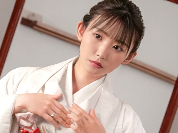 【汗だく幼馴染と手錠プレイ】七嶋舞と濃厚セックス♡手錠で繋がれ、連続ピストンに全身汗だくで放心状態！幼馴染の敏感ボディが激しく乱れるエロすぎる瞬間を激撮！