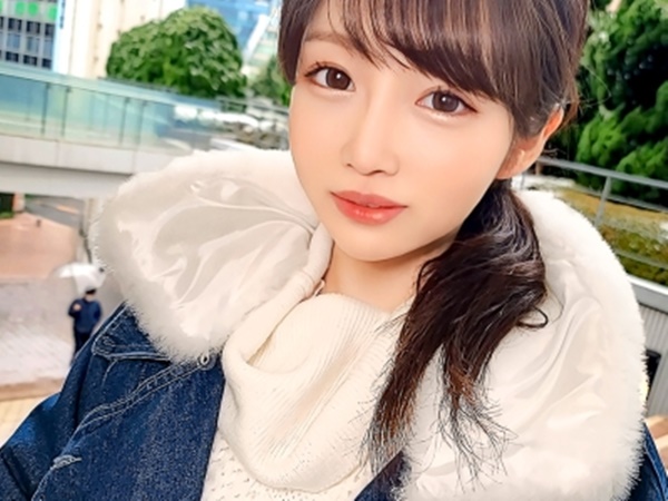 【小顔美少女とイチャラブSEX】『見てて…♡』超小顔の可愛い彼女とホテルでラブラブデート！カメラ目線で喘ぎまくる姿がエロすぎる！悶えイキまくる姿に興奮必至！