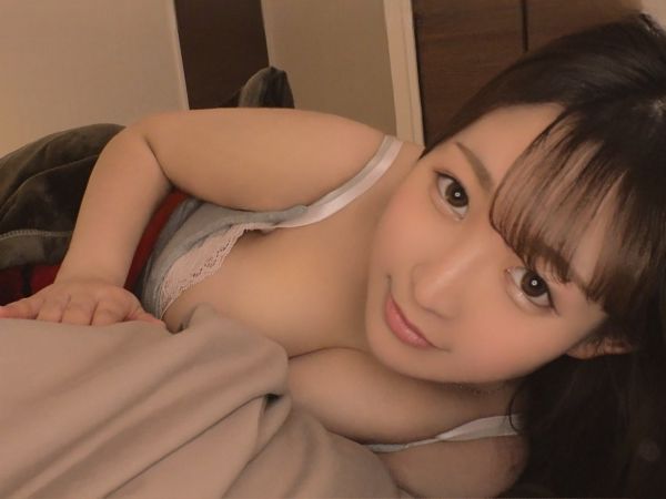 【夜這い痴女】『ねぇ…今日は私が癒してあげる♡』巨乳美女が隣で寝てるフリして…悶々とした夜に優しくエロくヌいてくれる！？寝てるはずなのに…まさかの逆夜這い！！